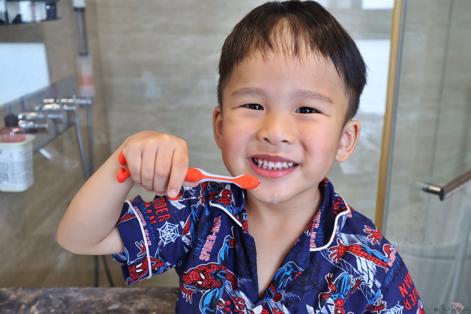Brush Baby,Brush Baby英國,嬰幼兒口腔,WildOnes充電式兒童聲波電動牙刷,WildOnes,幼兒雙吸盤式牙刷,嬰兒清潔手指棉巾,木醣醇含氟牙膏,兒童電動牙刷,兒童牙刷,兒童牙膏,優迪,yodee,英國兒童牙刷,聲波電動牙刷,電動牙刷