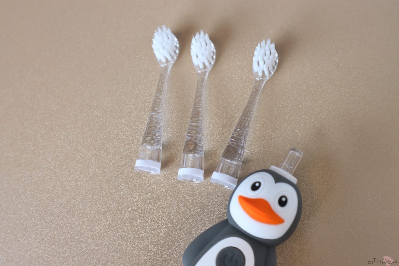 Brush Baby,Brush Baby英國,嬰幼兒口腔,WildOnes充電式兒童聲波電動牙刷,WildOnes,幼兒雙吸盤式牙刷,嬰兒清潔手指棉巾,木醣醇含氟牙膏,兒童電動牙刷,兒童牙刷,兒童牙膏,優迪,yodee,英國兒童牙刷,聲波電動牙刷,電動牙刷
